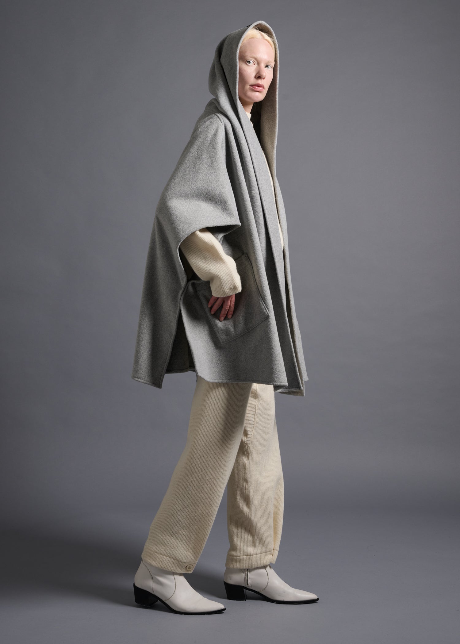 Poncho-shaped cape, lt grey, cogthebigsmoke, one size fits all, sustainable fashion, less is more, made in Japan, quiet luxury, minimalist