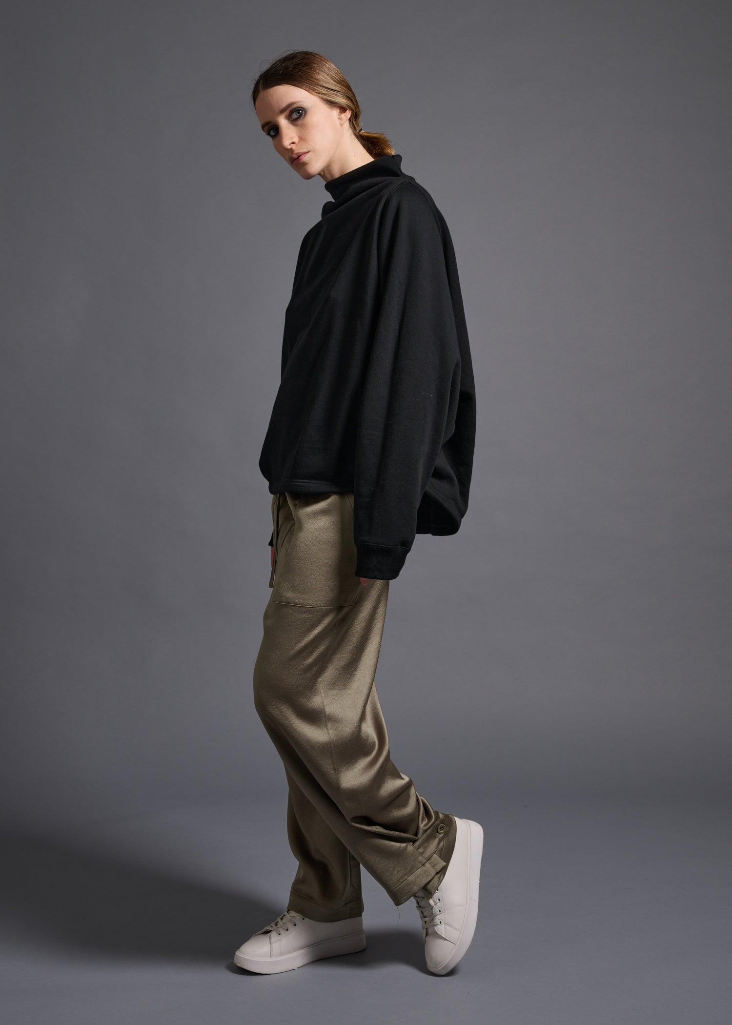 Bottle-neck sweatshirt, black, cogthebigsmoke, one size fits all, sustainable fashion, less is more, made in Japan, quiet luxury, minimalist