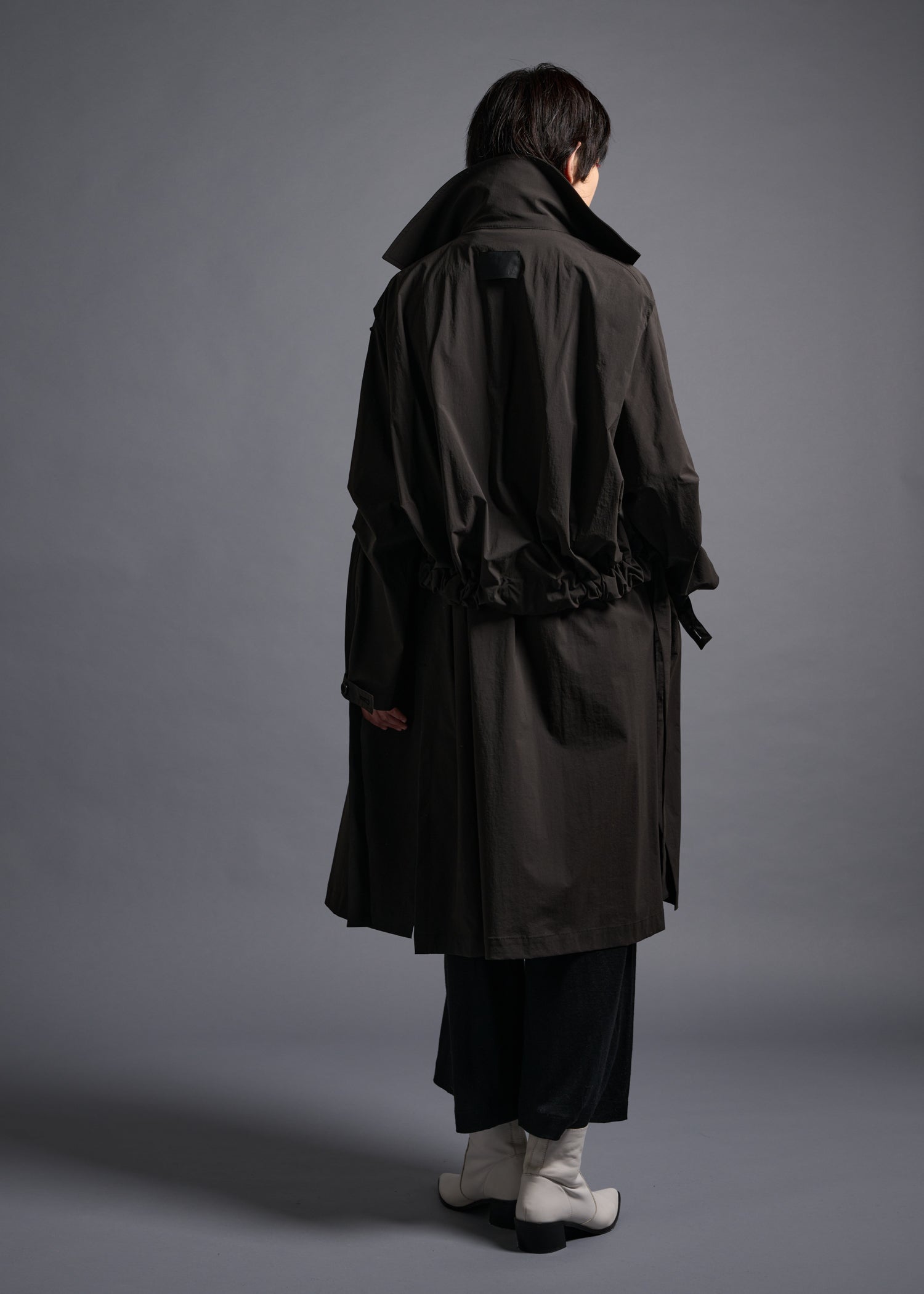 parachute coat, trench coat, peat, cogthebigsmoke, one size fits all, sustainable fashion, less is more, made in Japan, quiet luxury, minimalist