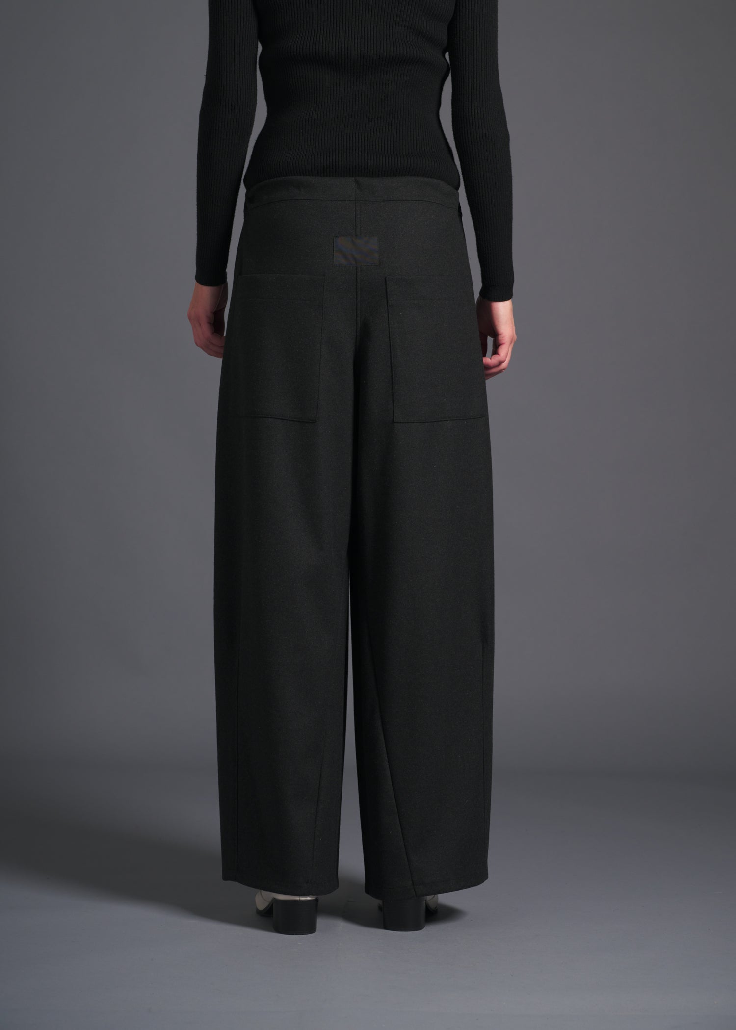 barrel trousers, charcoal, cogthebigsmoke, one size fits all, sustainable fashion, less is more, made in Japan, quiet luxury, minimalist