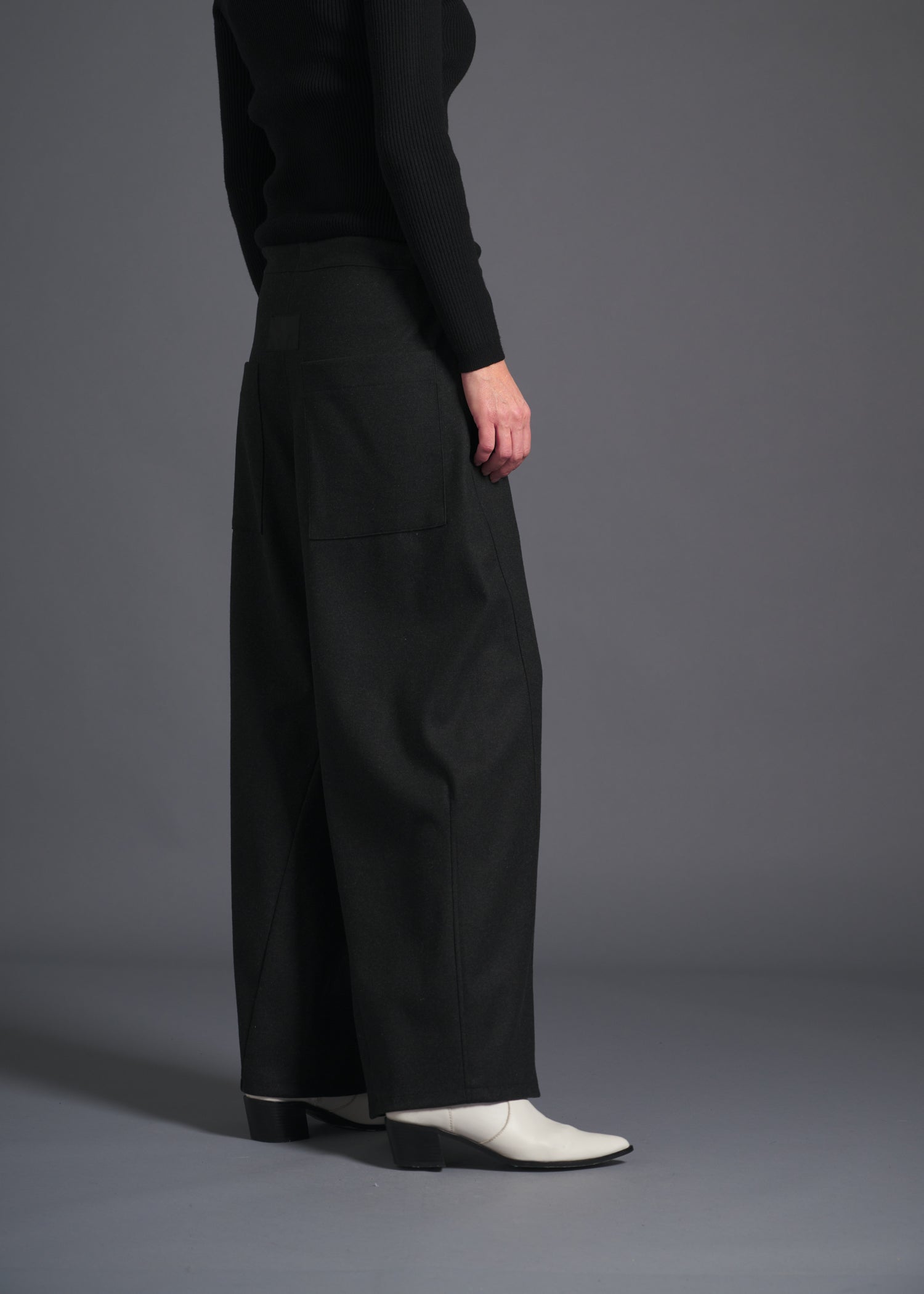 barrel trousers, charcoal, cogthebigsmoke, one size fits all, sustainable fashion, less is more, made in Japan, quiet luxury, minimalist