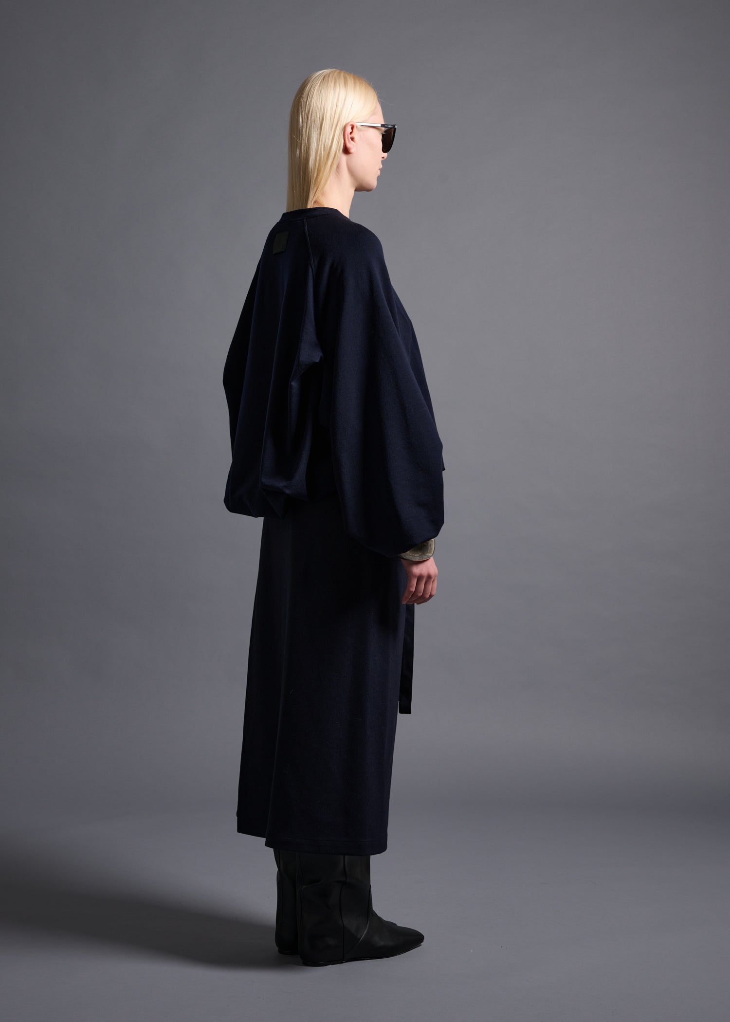 Oversized long sleeve sweatshirt, navy, cogthebigsmoke, one size fits all, sustainable fashion, less is more, made in Japan, quiet luxury, minimalist