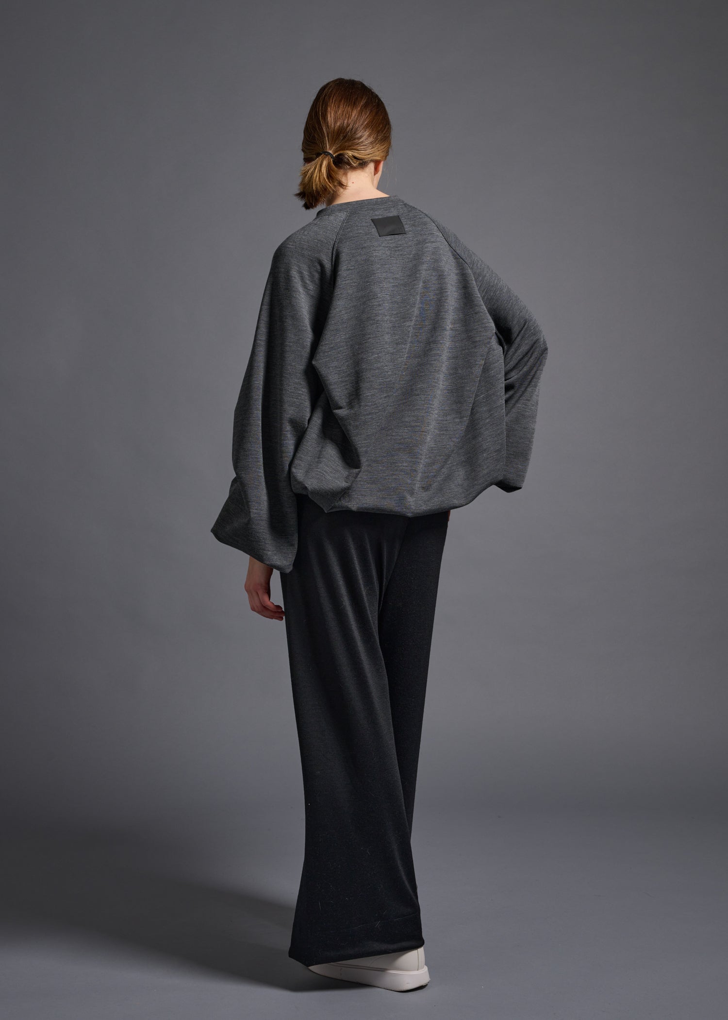 Oversized long sleeve sweatshirt, dk grey, cogthebigsmoke, one size fits all, sustainable fashion, less is more, made in Japan, quiet luxury, minimalist