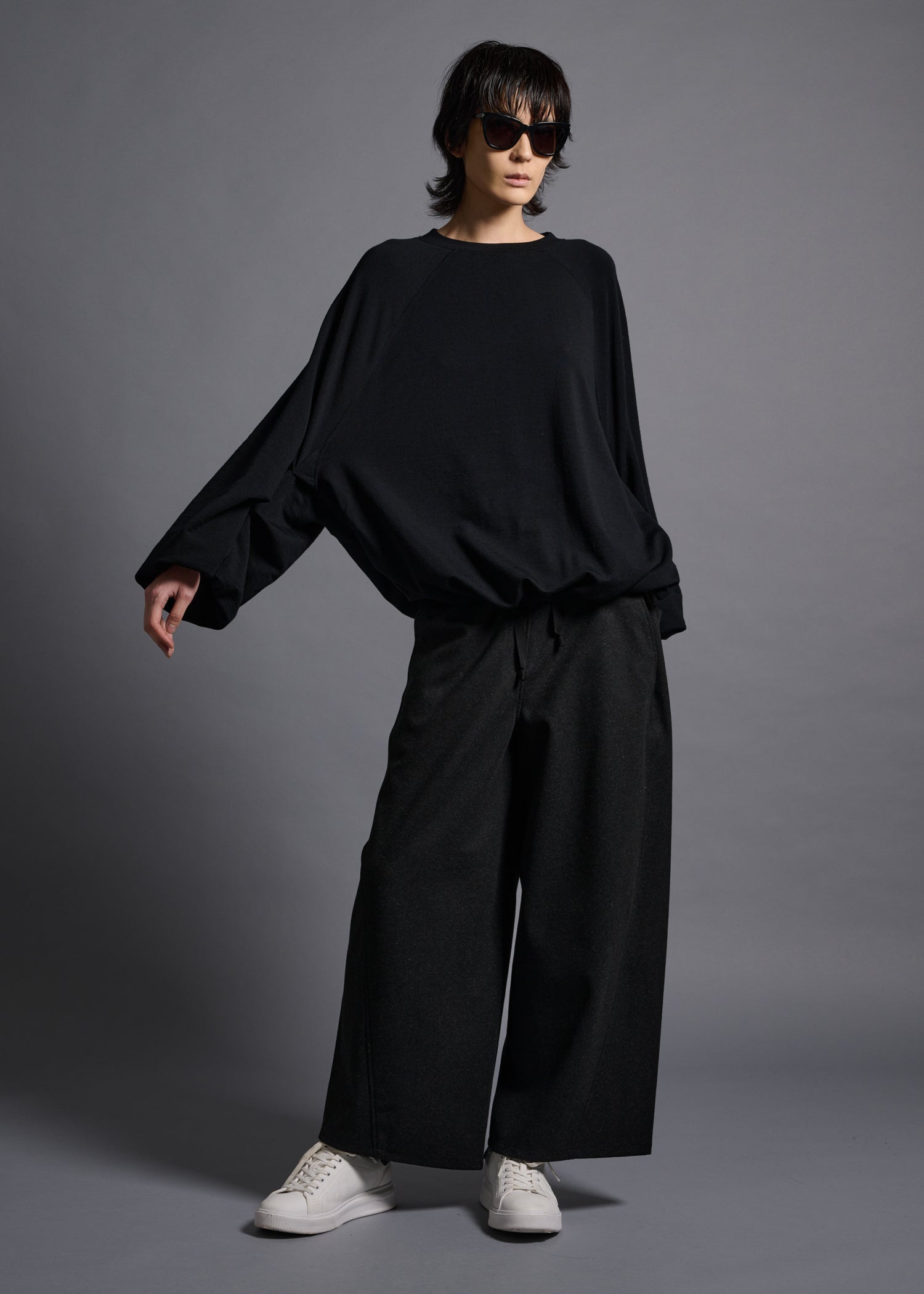 Oversized long sleeve sweatshirt, black, cogthebigsmoke, one size fits all, sustainable fashion, less is more, made in Japan, quiet luxury, minimalist