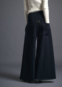 A-line silhouette, Wide leg trousers, navy, cogthebigsmoke, one size fits all, sustainable fashion, less is more, made in Japan, quiet luxury, minimalist