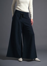 A-line silhouette, Wide leg trousers, navy, cogthebigsmoke, one size fits all, sustainable fashion, less is more, made in Japan, quiet luxury, minimalist