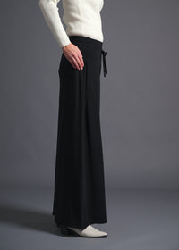 A-line silhouette, Wide leg trousers, black, cogthebigsmoke, one size fits all, sustainable fashion, less is more, made in Japan, quiet luxury, minimalist