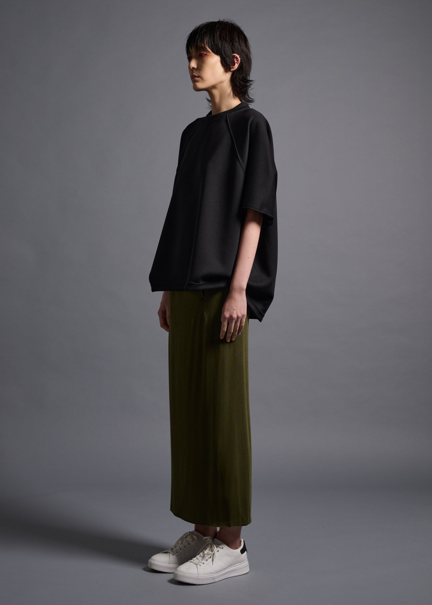 half sleeve sweatshirt, black, cogthebigsmoke, one size fits all, sustainable fashion, less is more, made in Japan, quiet luxury, minimalist