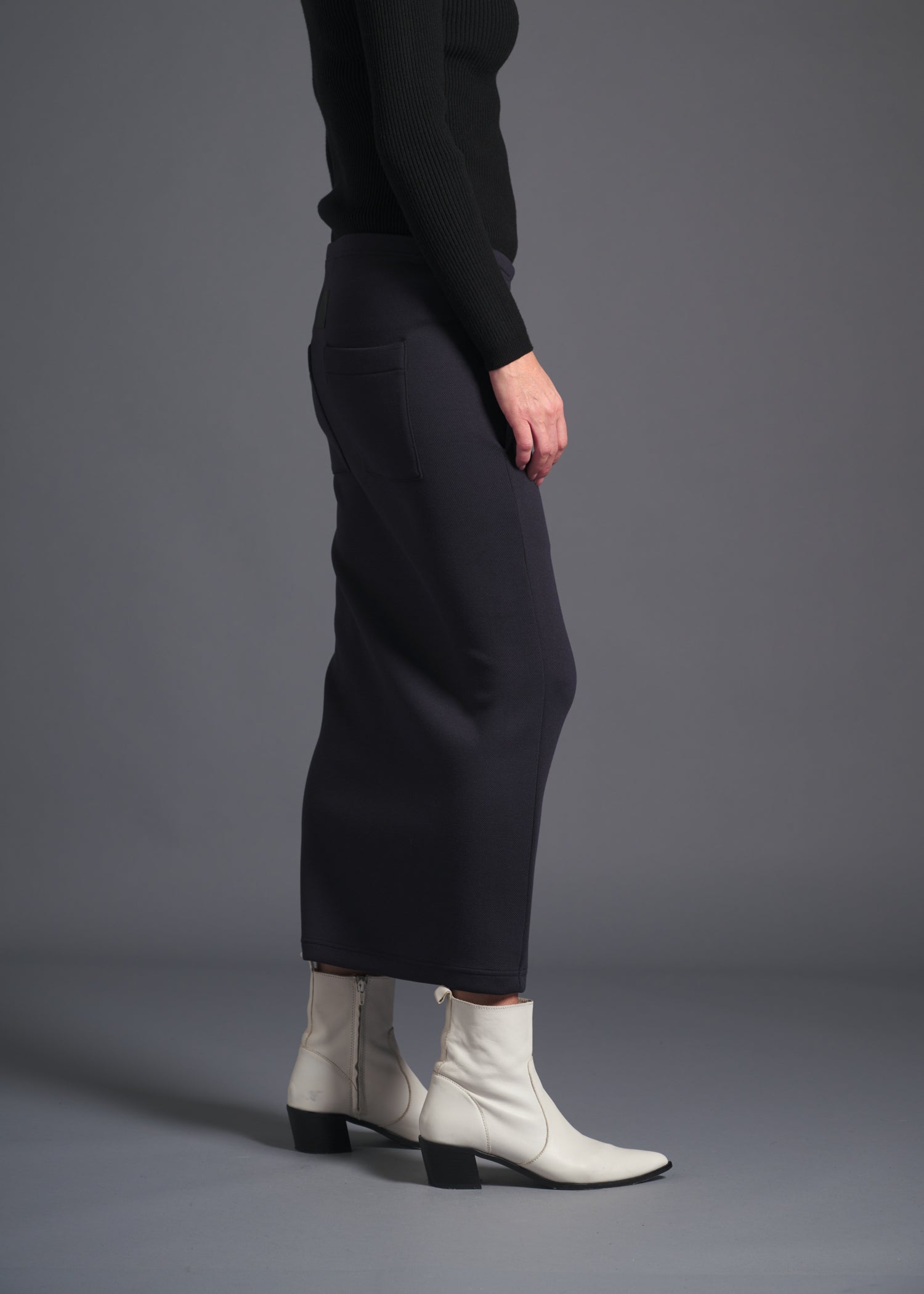 Straight pencil skirt, navy, cogthebigsmoke, one size fits all, sustainable fashion, less is more, made in Japan, quiet luxury, minimalist