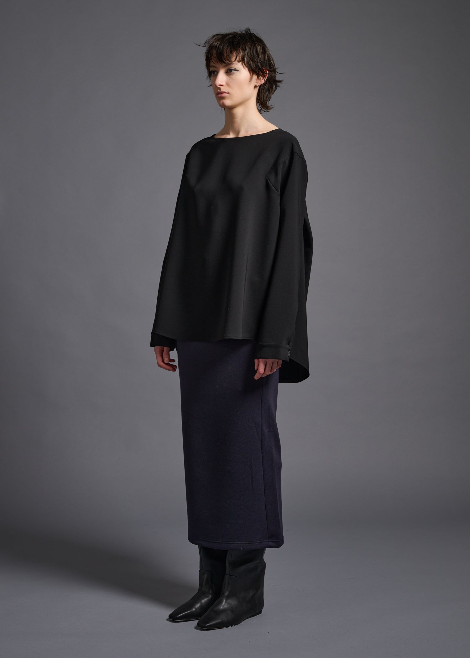 Long-sleeved blouse, black, cogthebigsmoke, one size fits all, sustainable fashion, less is more, made in Japan, quiet luxury, minimalist