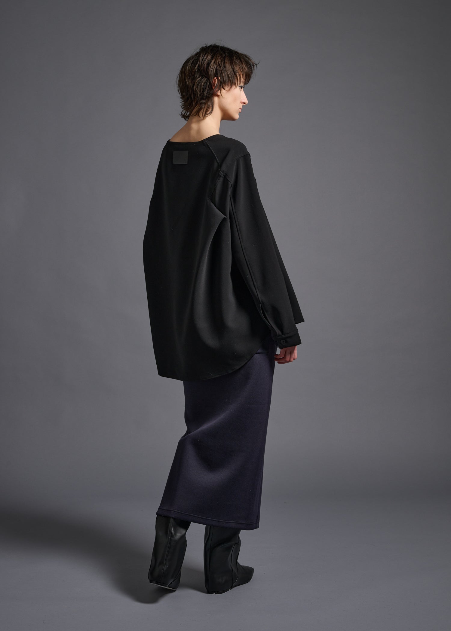 Long-sleeved blouse, black, cogthebigsmoke, one size fits all, sustainable fashion, less is more, made in Japan, quiet luxury, minimalist