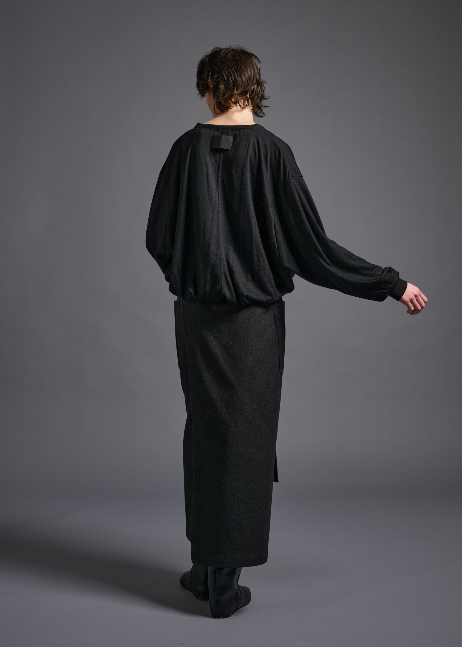 Midriff-length V-neck cardigan, black, cogthebigsmoke, one size fits all, sustainable fashion, less is more, made in Japan, quiet luxury, minimalist