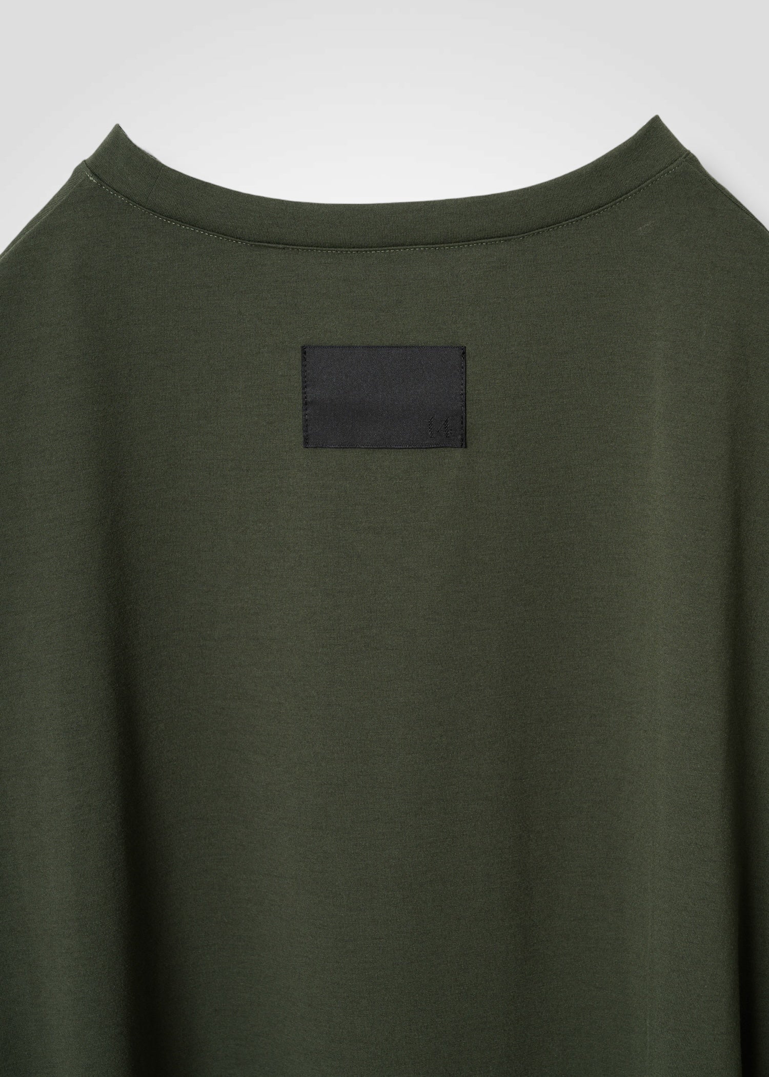 37 NARIAH TUCKED SLEEVE TOP / RECYCLED PE JERSEY - C14