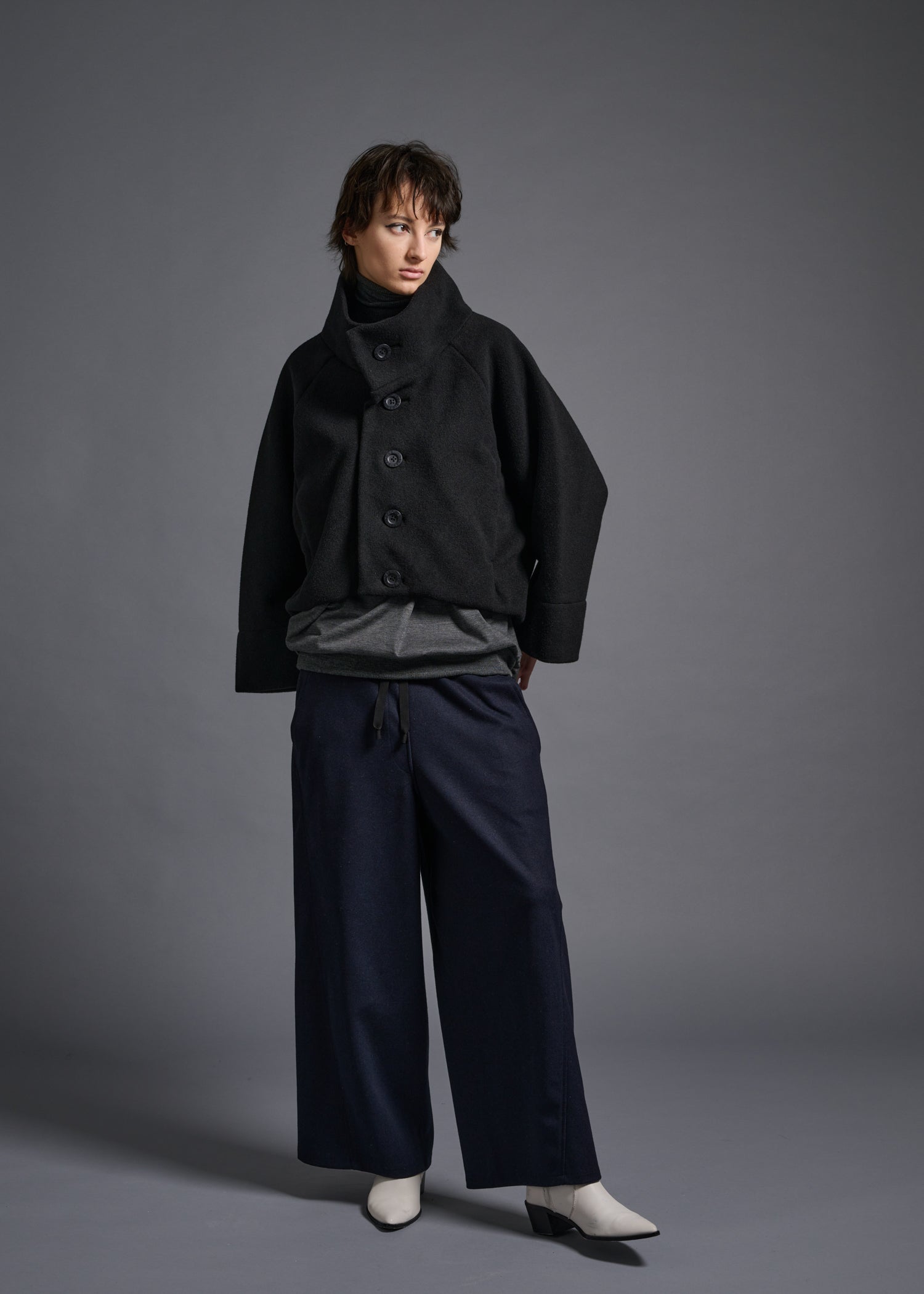 Short jacket with stand collar, black, cogthebigsmoke, one size fits all, sustainable fashion, less is more, made in Japan, quiet luxury, minimalist