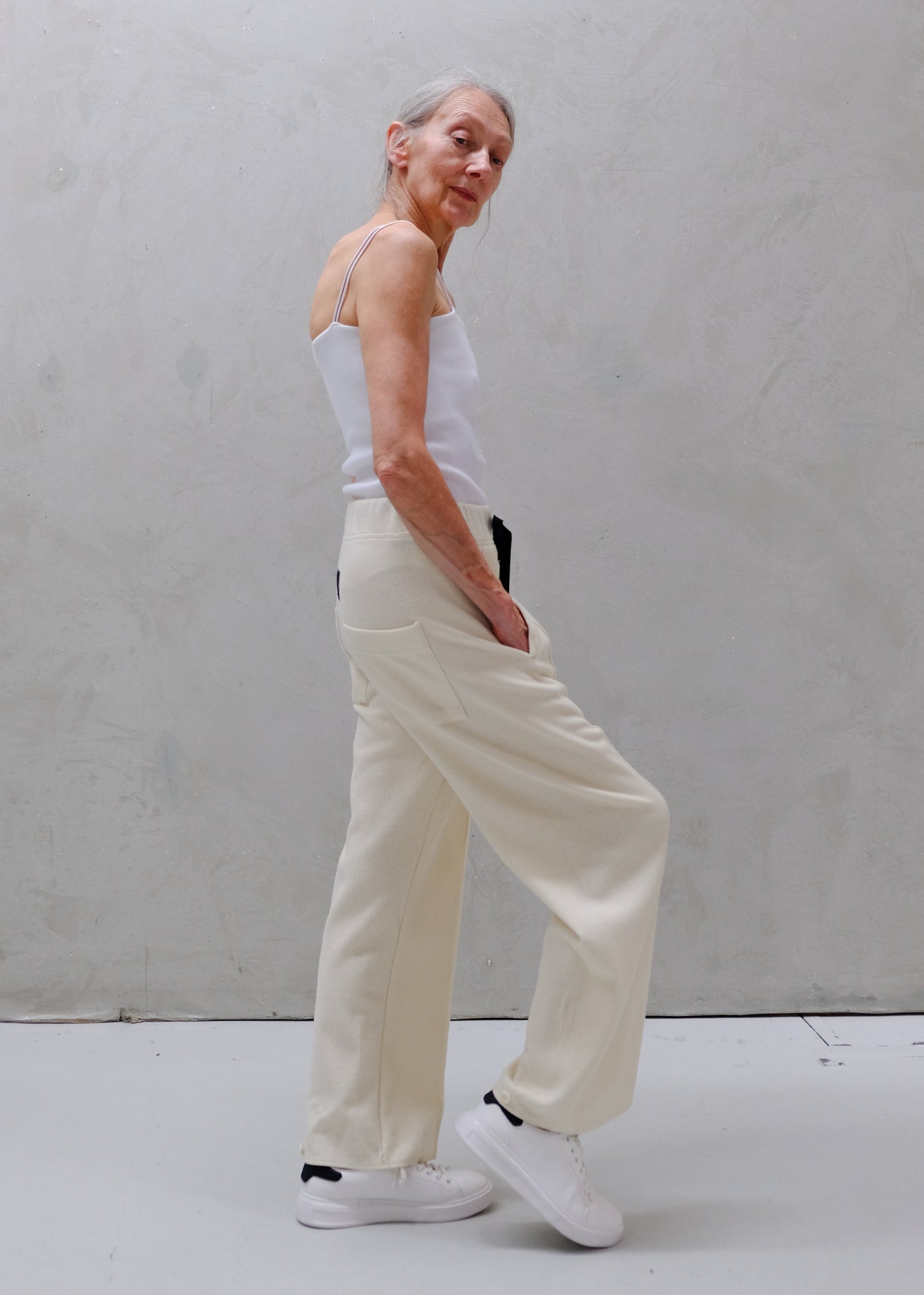 GALAXY SEMI-WIDE TROUSERS / RECYCLED WOOL QUARTER GAUGE KNITING - C9