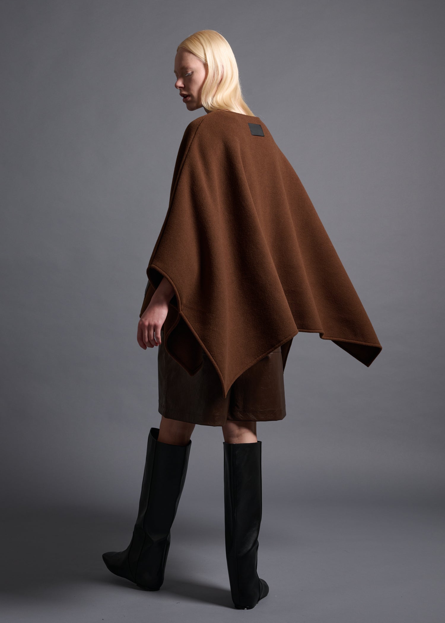 Crewneck poncho, patch pockets, marron,  cogthebigsmoke, one size fits all, sustainable fashion, less is more, made in Japan, quiet luxury, minimalist