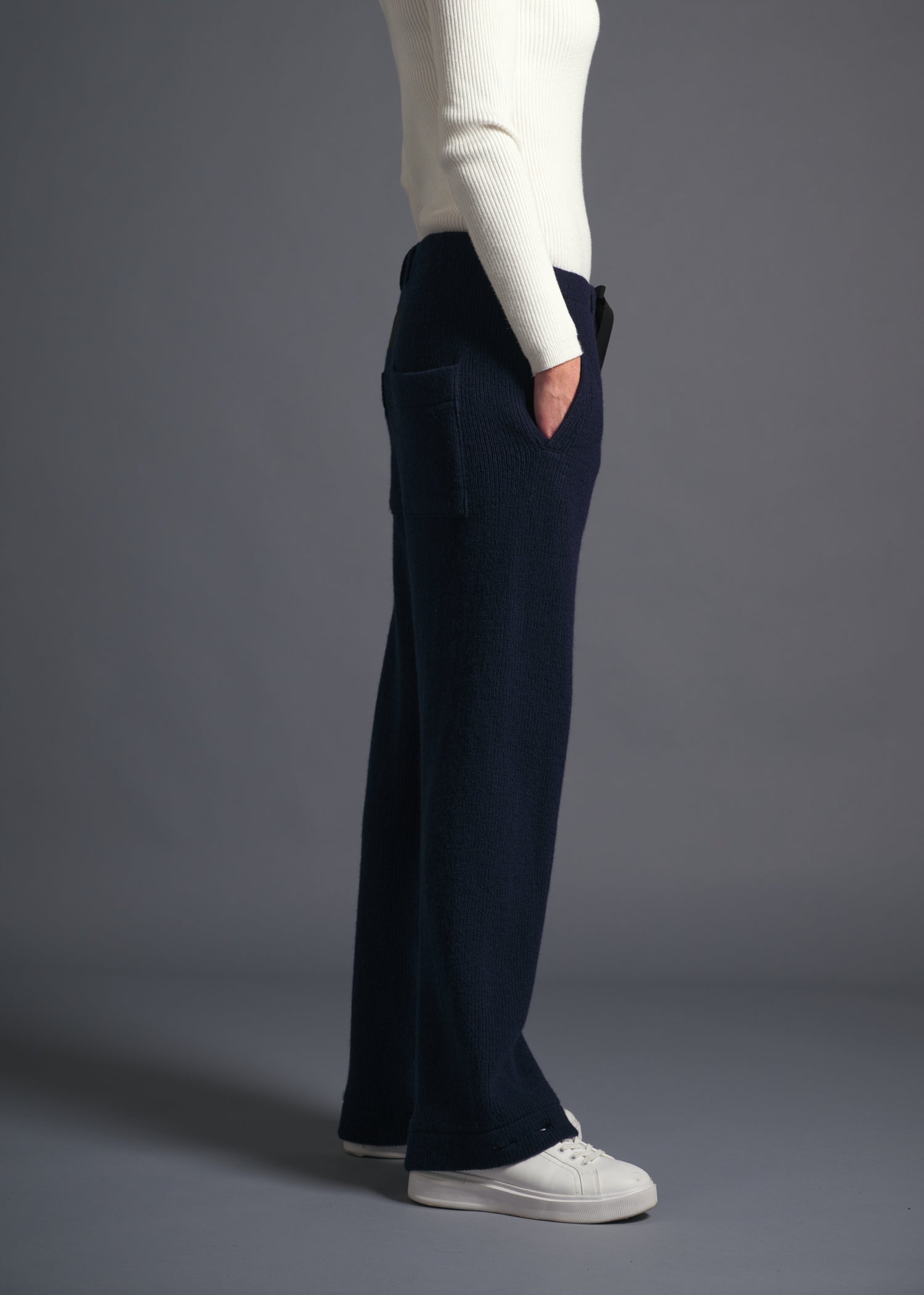 Simple straight-leg easy trousers, navy, cogthebigsmoke, one size fits all, sustainable fashion, less is more, made in Japan, quiet luxury, minimalist