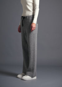 Simple straight-leg easy trousers, lt grey, cogthebigsmoke, one size fits all, sustainable fashion, less is more, made in Japan, quiet luxury, minimalist