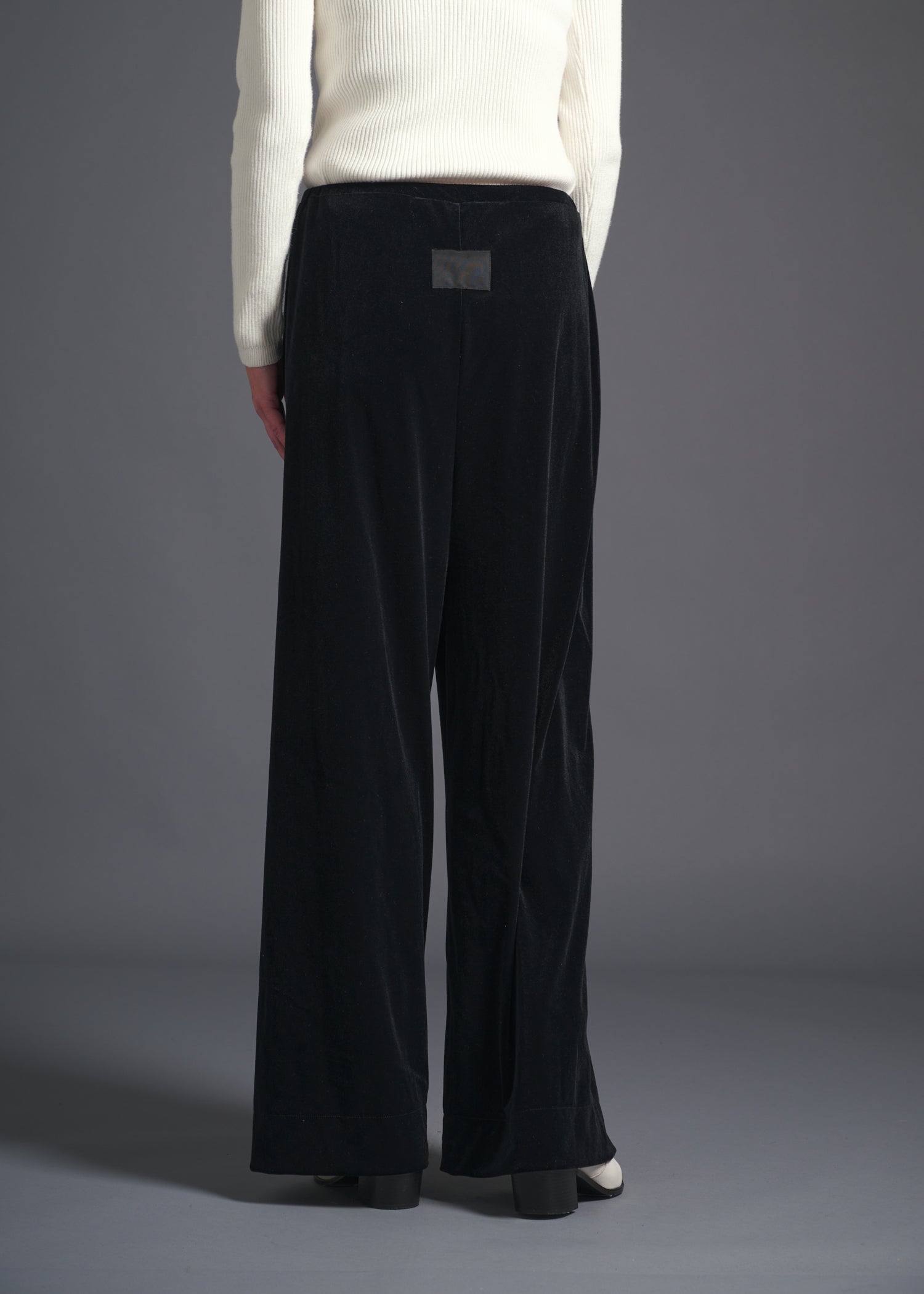 Super loose trousers, black, cogthebigsmoke, one size fits all, sustainable fashion, less is more, made in Japan, quiet luxury, minimalist