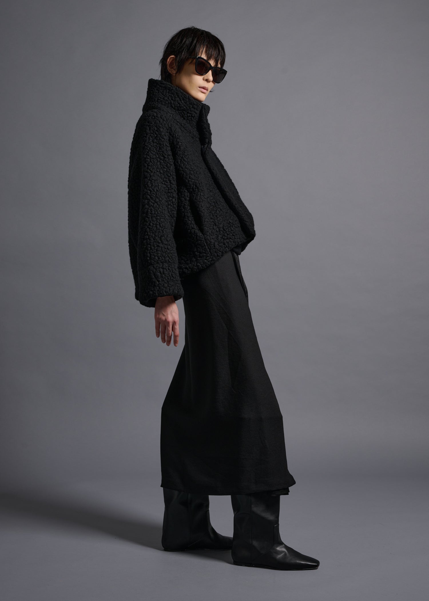 Short raglan jacket, stand collar, black, cogthebigsmoke, one size fits all, sustainable fashion, less is more, made in Japan, quiet luxury, minimalist