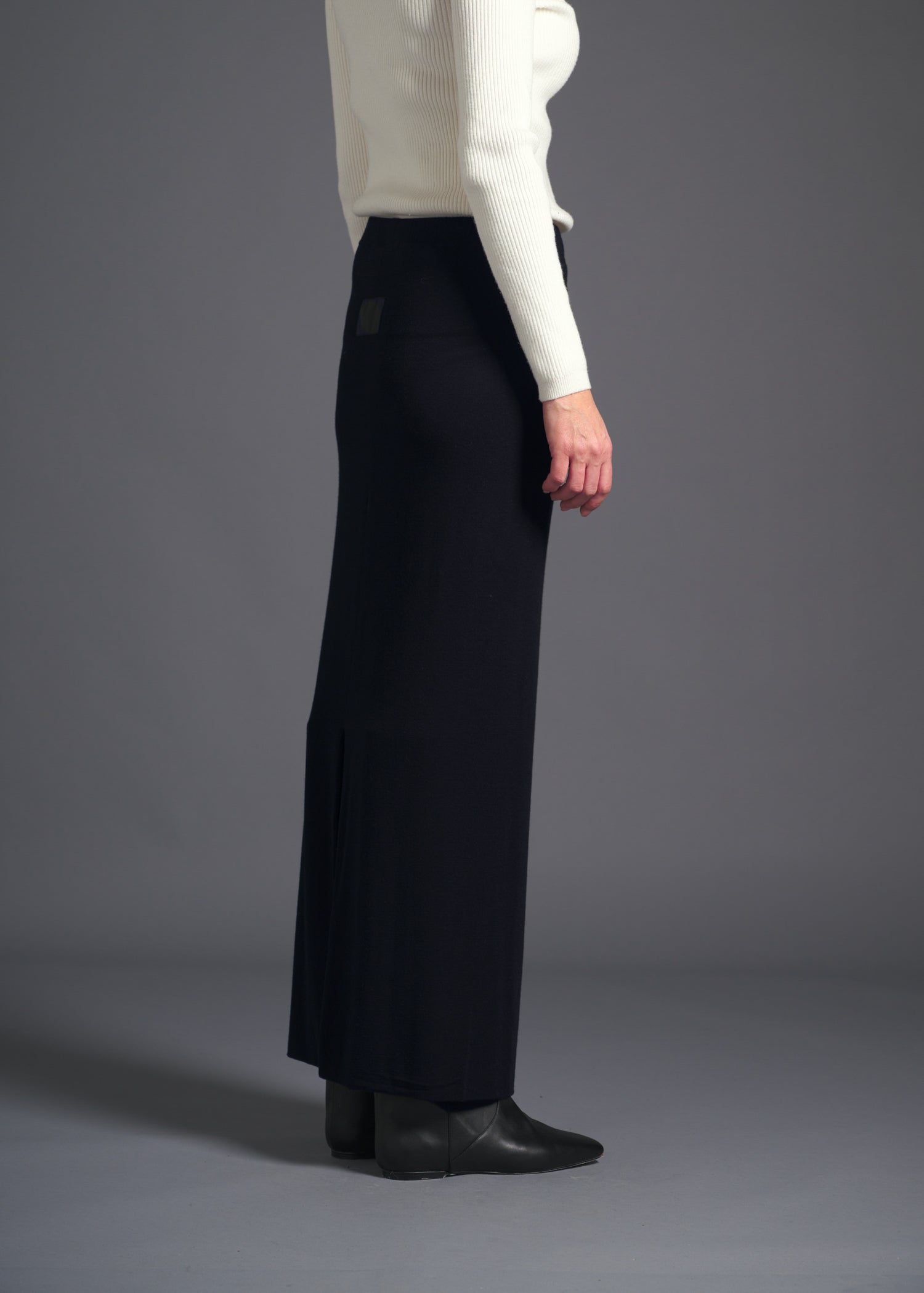 pencil skirt, navy, cogthebigsmoke, one size fits all, sustainable fashion, less is more, made in Japan, quiet luxury, minimalist