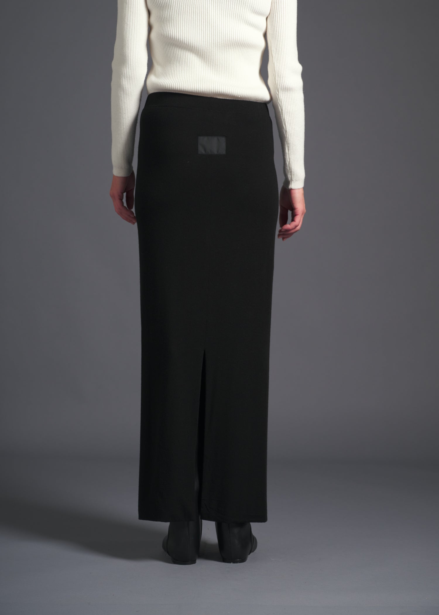 pencil skirt, black, cogthebigsmoke, one size fits all, sustainable fashion, less is more, made in Japan, quiet luxury, minimalist