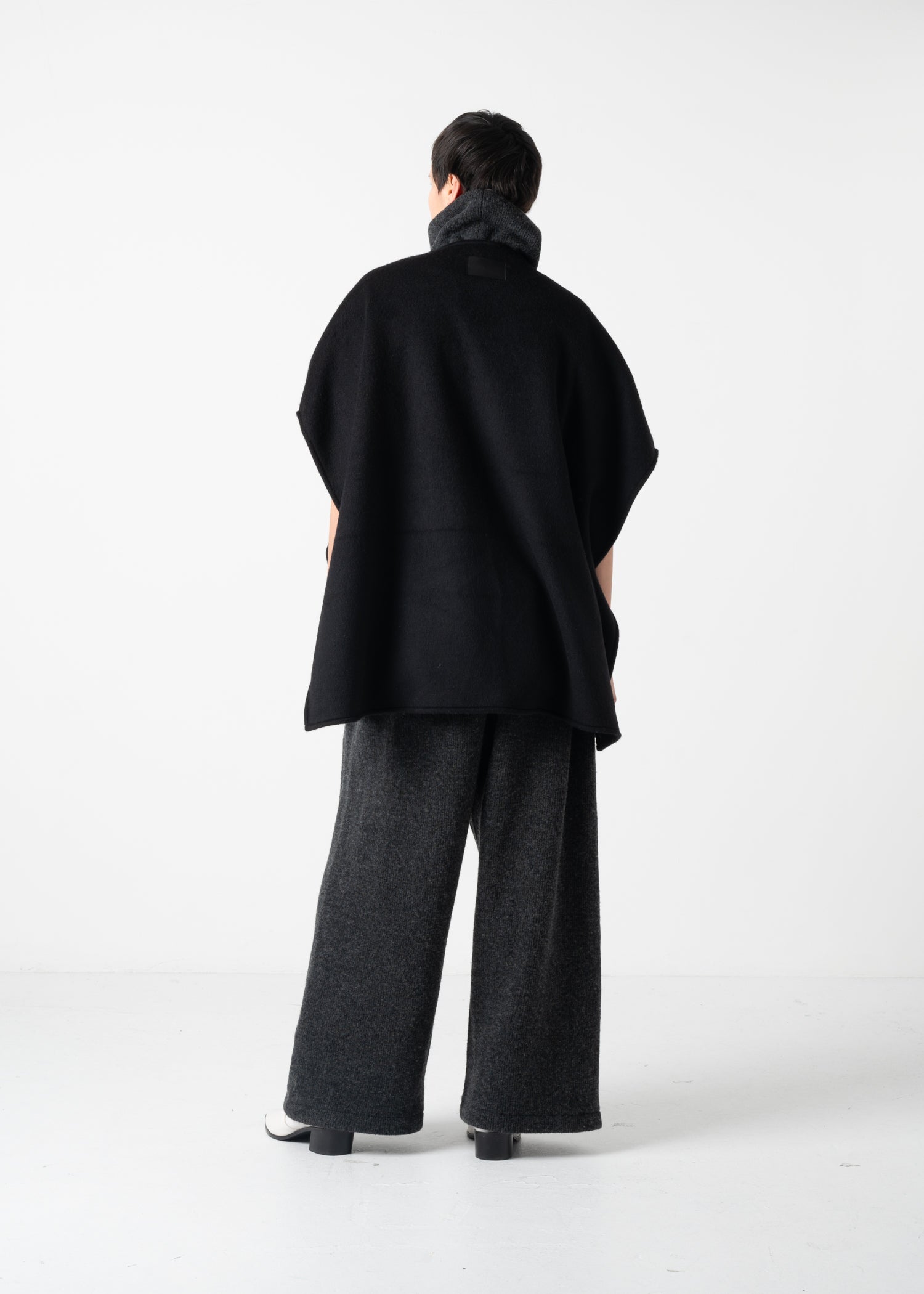 35 INES CAPE / BULKY DOUBLE KNIT - C11