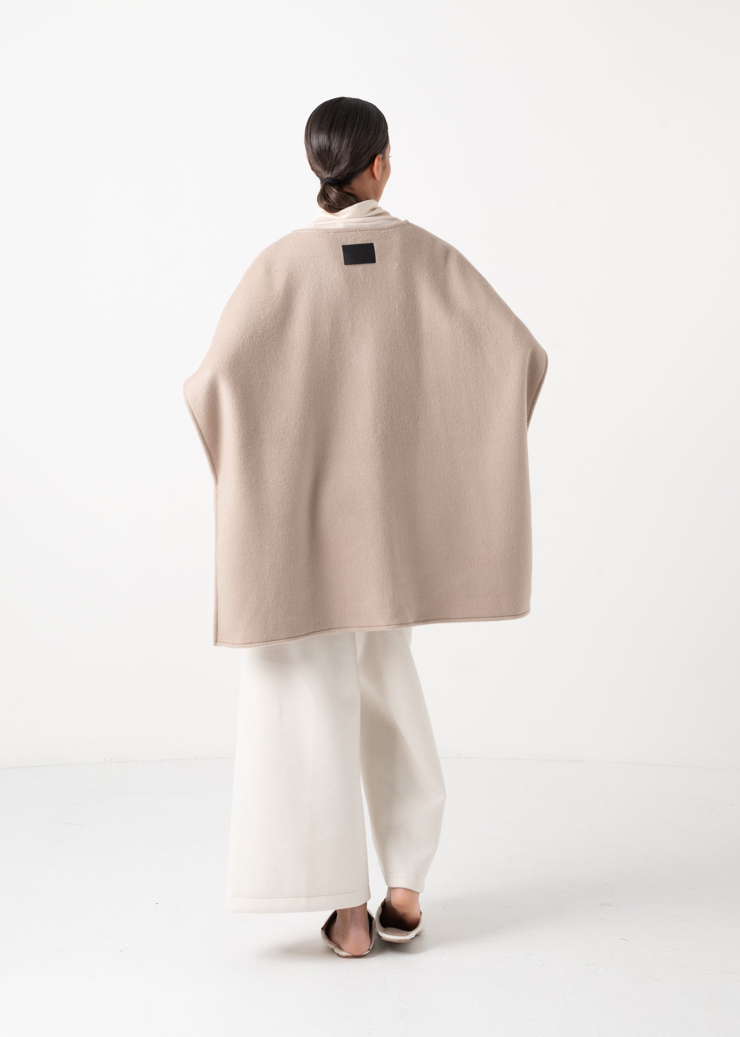 35 INES CAPE / BULKY DOUBLE KNIT - C11