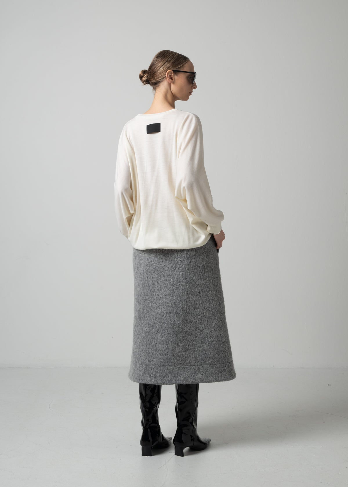 ORI V NECK TOP / MILLED WASHABLE JERSEY_MILK / Made in Japan | COGTHEBIGSMOKE