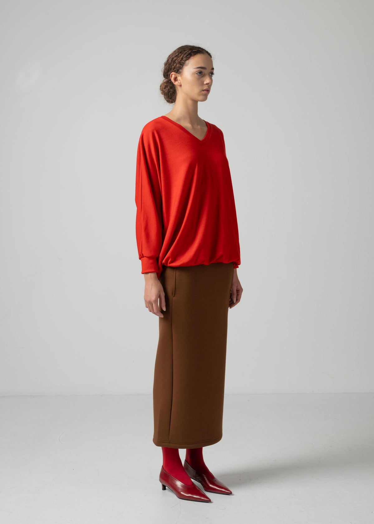 ORI V NECK TOP / MILLED WASHABLE JERSEY_SCARLET / Made in Japan | COGTHEBIGSMOKE