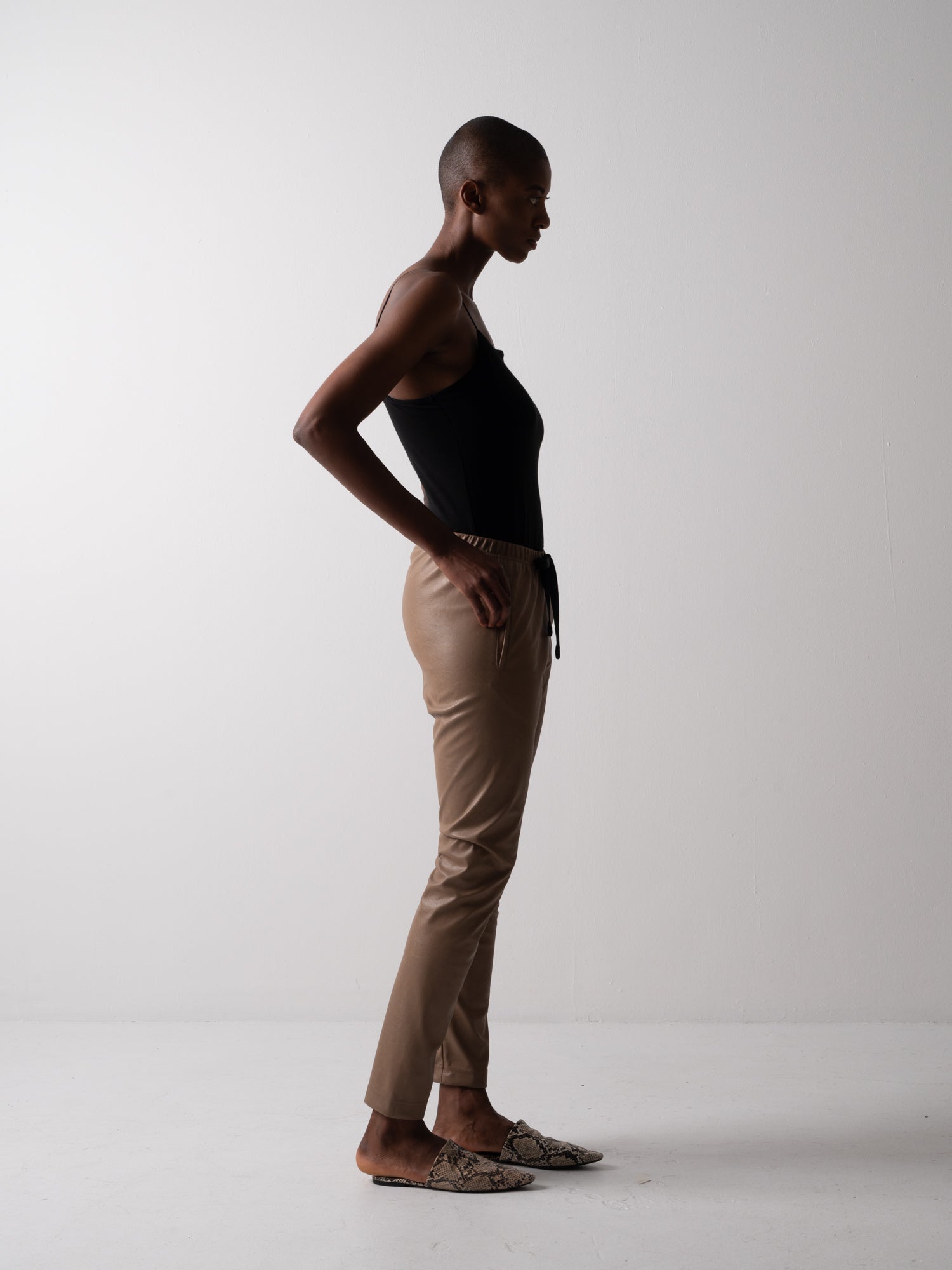 ELLY TROUSERS / VEGAN LEATHER - C8