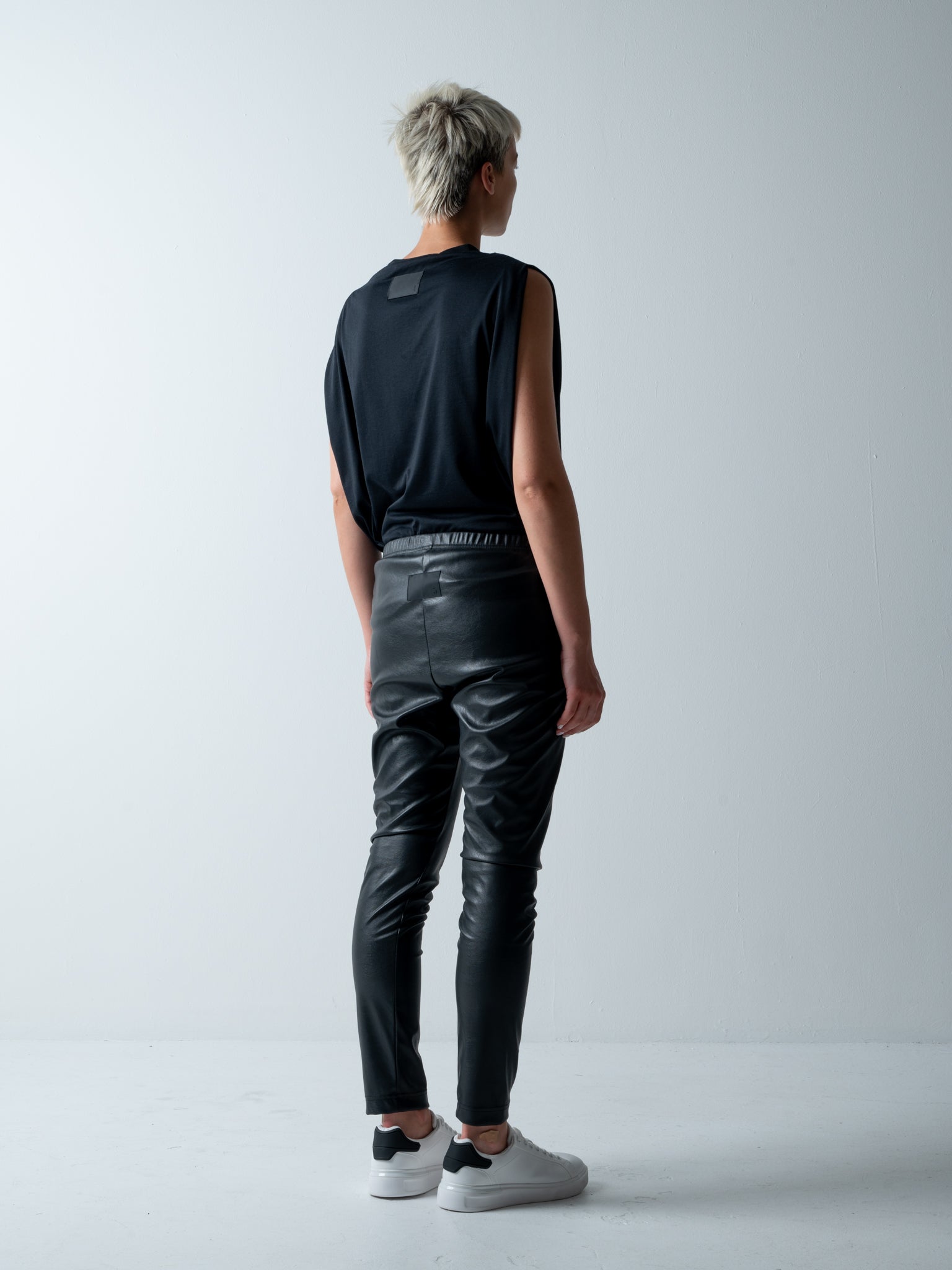 ELLY TROUSERS / VEGAN LEATHER - C8